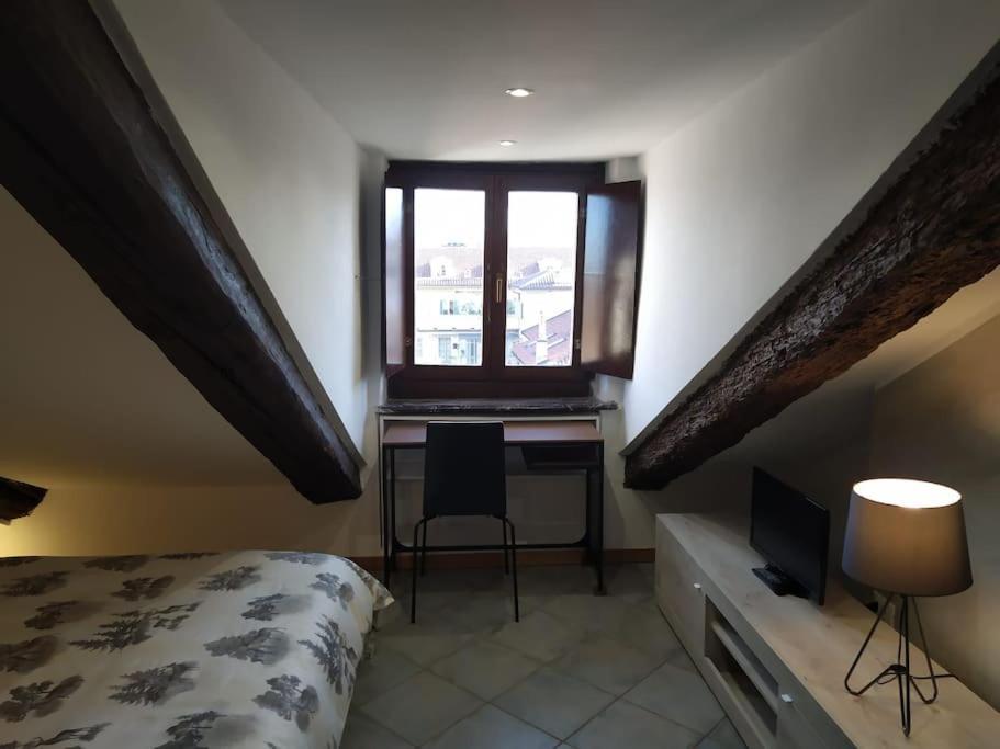 Mansarda Di Charme Con Vista Apartment Turin Bagian luar foto